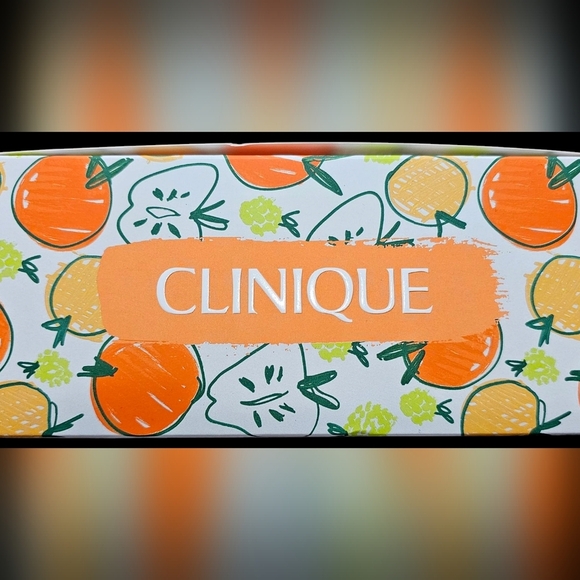 Clinique Summer Day Essentials Set- Facial Spray, Lips, Cream, and SPF Protector - Picture 2 of 9